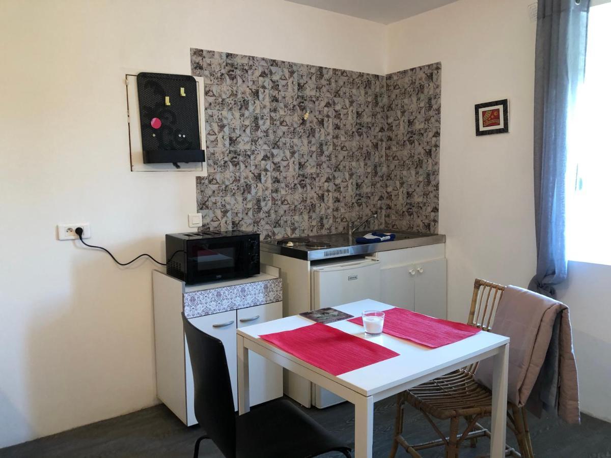 Studio 20 Min De La Mer Ideal Pour Les Deplacements Professionnels Plouaret Luaran gambar